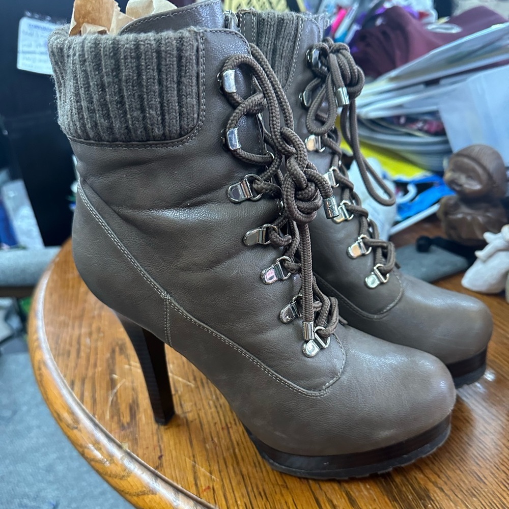 Jennifer lopez  womens boots size‎ 7 high heeled tie & zipper boots